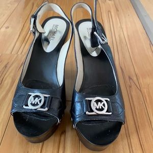 Michael Kors platform black shoe open toe